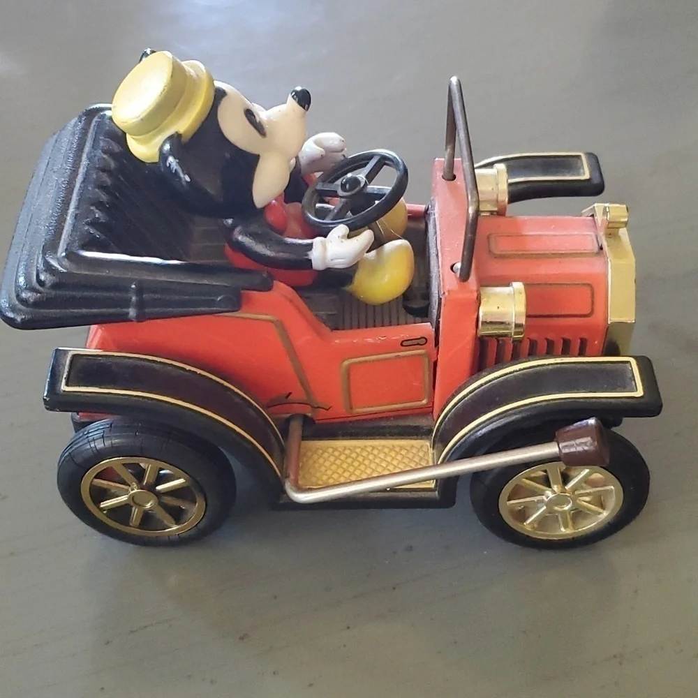 Mickey Mouse Masudaya Corp. 1981 W/pull lever Vintage Made in Japan